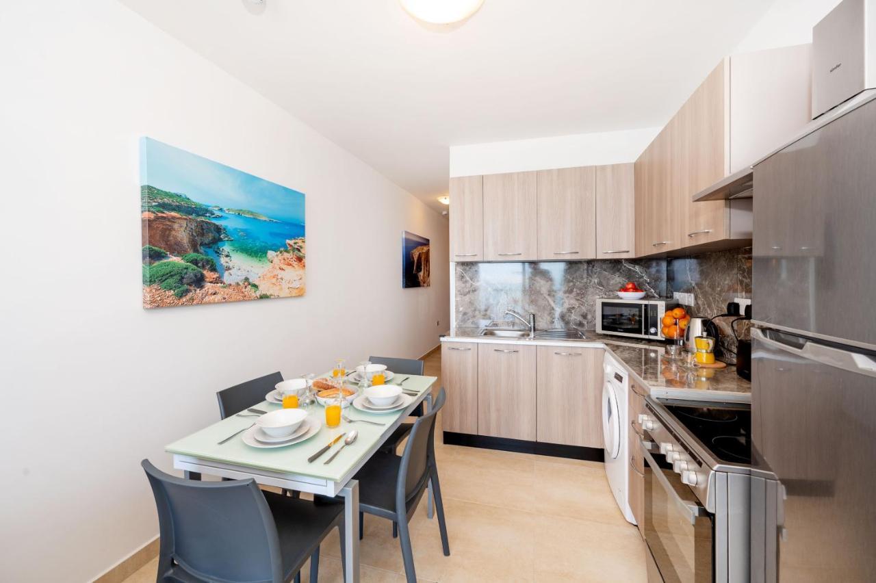 Islet Promenade Seafront 1 Bedroom Apartment With Sea View Balcony By Getawaysmalta San Pawl il-Baħar Eksteriør billede